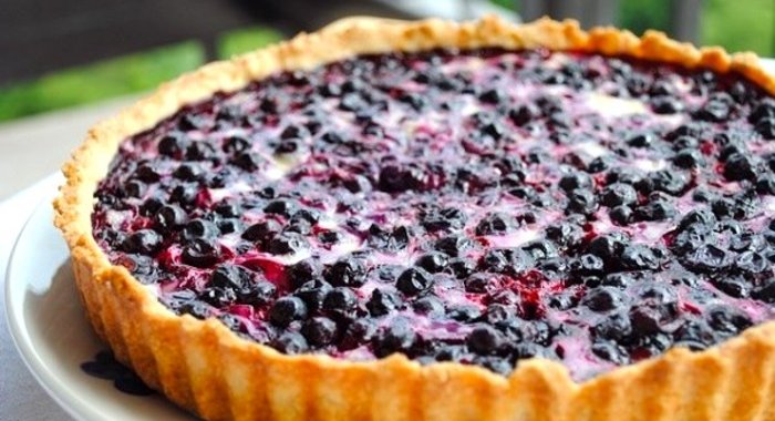 Пирог со смородиной из песочного теста