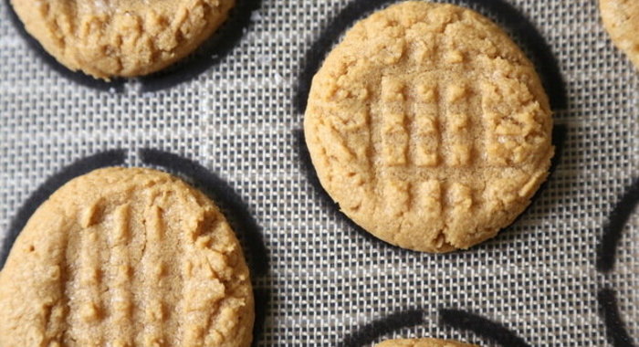 Простейшие печеньки из арахисового масла