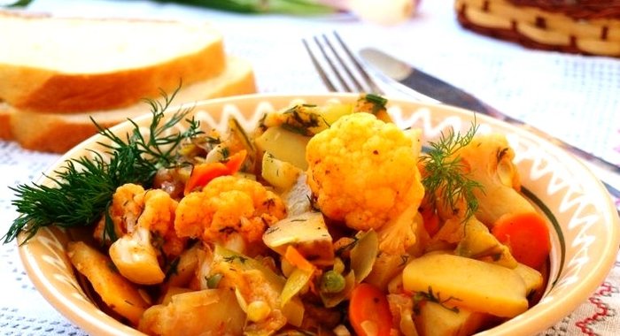 Цветная капуста с горошком