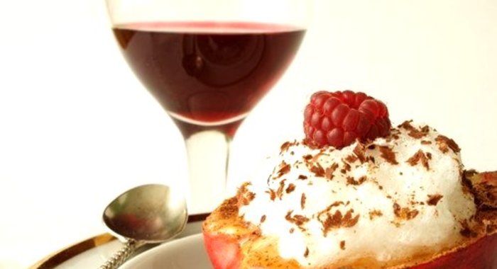 Яблоки под белковым кремом