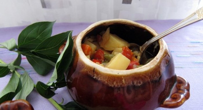 Овощное рагу в горшочках