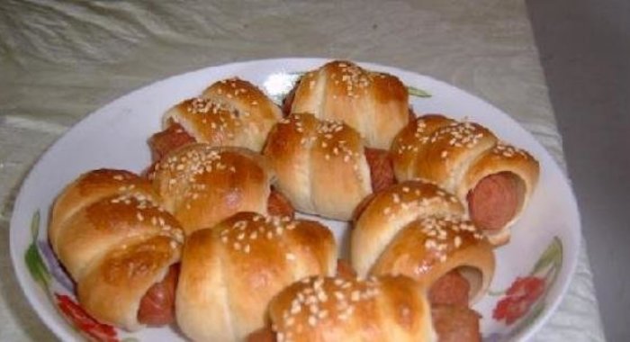 Булочки с колбасой