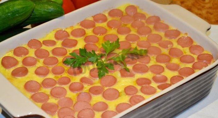 Картофельная запеканка с сосисками и сыром