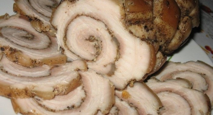 Рулет из свиной грудинки