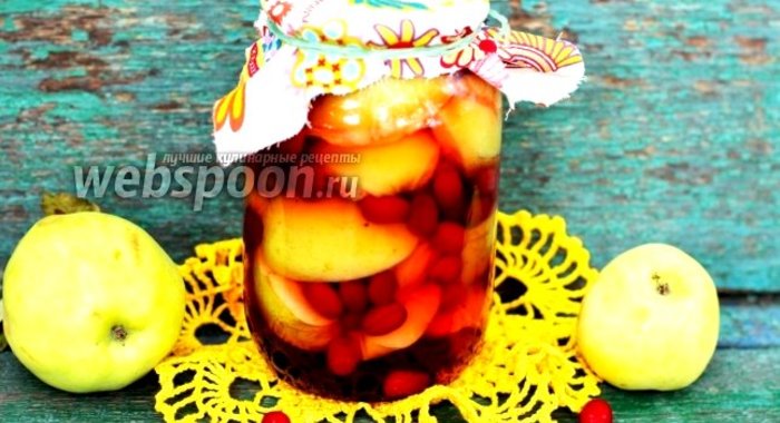 Компот из яблок и кизила