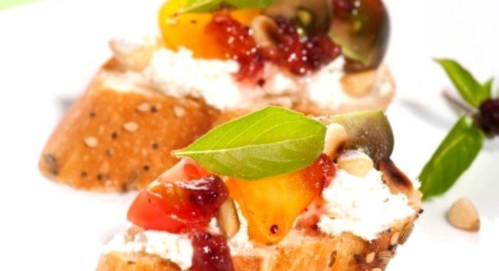 Бутерброд с сыром и фруктами