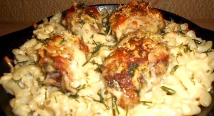 Запеканка из макарон с куриными окорочками