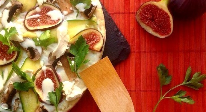 Пицца с инжиром и цукини