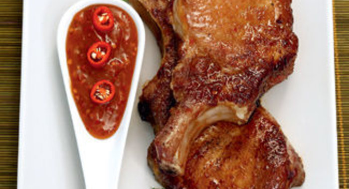 Жареные свиные отбивные в маринаде по-вьетнамски