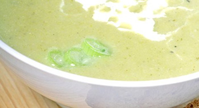 Суп-пюре из лука-порея с куриными потрохами