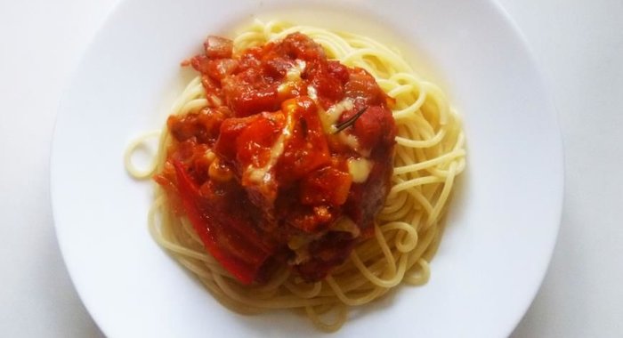 Мясной рулет со спагетти