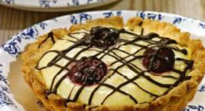 Корзиночки с кремом и вишней