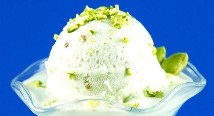 Фисташковое мороженое со сливками