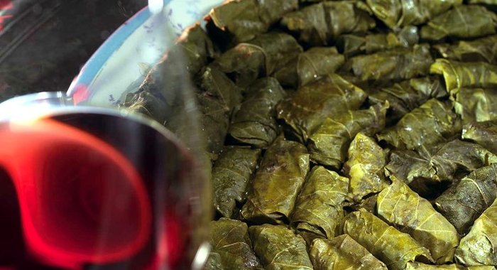 Долма из виноградных листьев