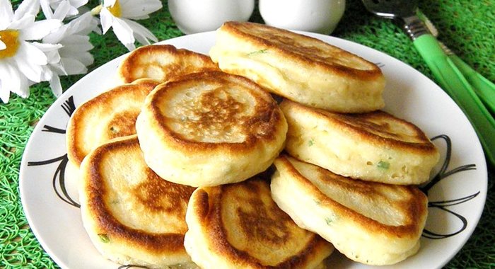 Оладьи на кефире с зеленым луком