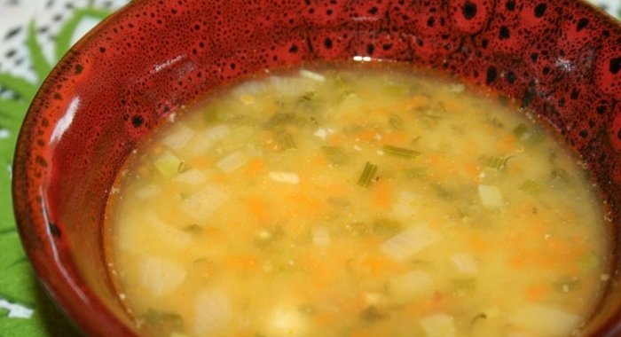 Густой гороховый суп с куриной грудкой и чорризо