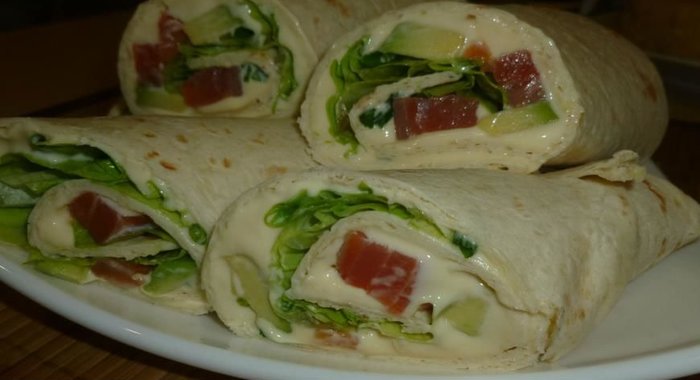 Ролл из тортильи