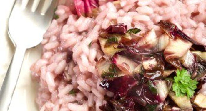 Розовое ризотто с радиккьо и красным вином