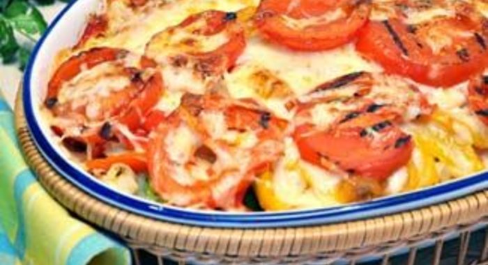 Запеканка из овощей-гриль с моцареллой и пармезаном