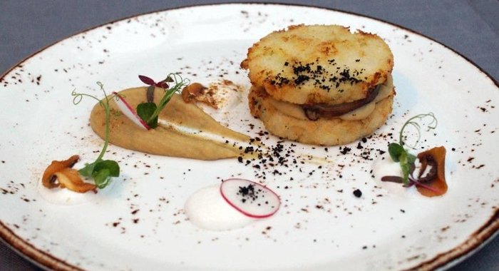 Картофельные панкейки с подосиновиками и с кремом из белых грибов