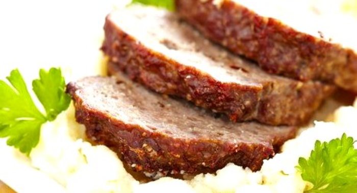 Мясной рулет с яблоками