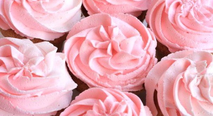 Клубничные капкейки с сырно-клубничным кремом