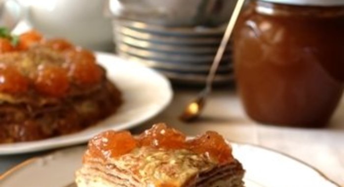 Блинный пирог,запеченый с яблоками и сметаной