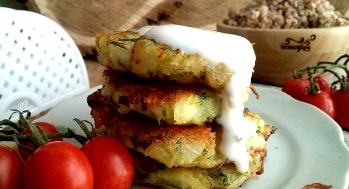 Оладьи из кабачков с сыром и чесноком