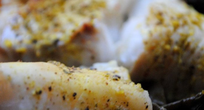 Пряная треска в листьях винограда