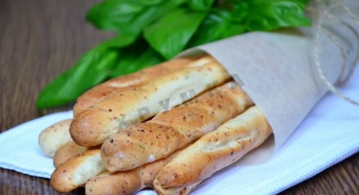 Хлебные палочки с сыром и базиликом