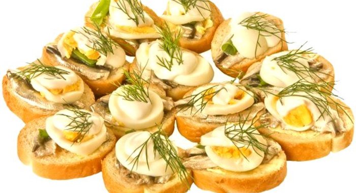 Бутерброды с перепелиными яйцами