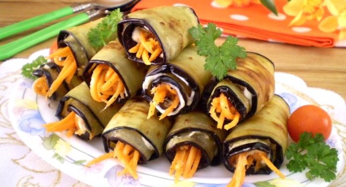 Рулетики из баклажанов с морковкой и чесноком