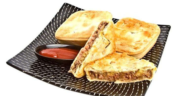 Мясные пирожки с томатным соусом