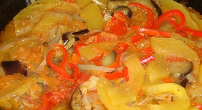 Овощное рагу тушеное с баклажанами и кабачком