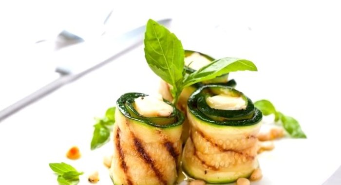 Рулетики из кабачков с творогом