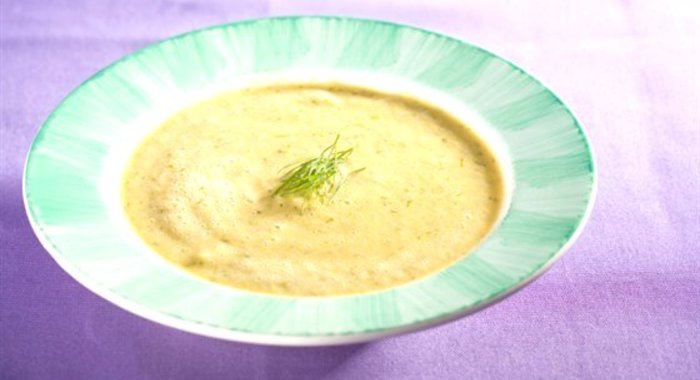 Быстрый зеленый суп-пюре с кабачками