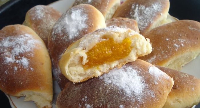 Сладкие пирожки с вареньем в духовке