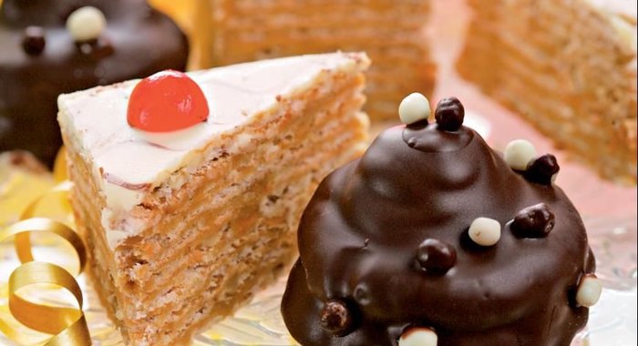 Шоколадное пирожное с черносливом