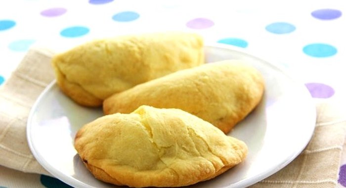 Дрожжевые пирожки с творогом