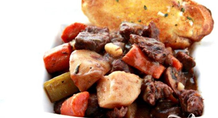 Говядина с вином и овощами