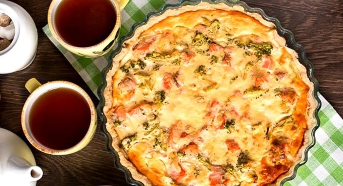 Пирог с рыбой и брокколи