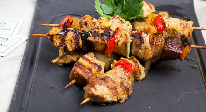 Шашлык из куриных грудок с овощами