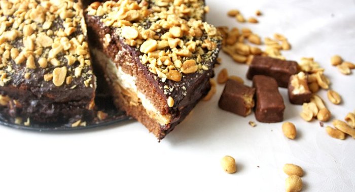 Торт «Сникерс» с двумя кремами