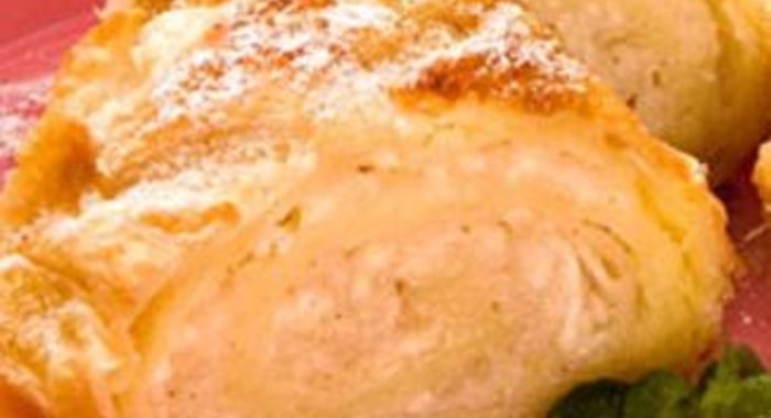 Рулет слоеный с яблоками