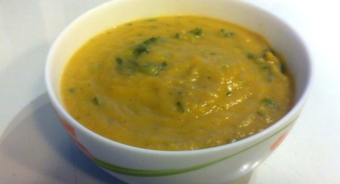 Суп-пюре с имбирем, сельдереем и кокосовым молоком