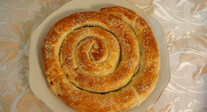 Рыбный пирог из слоеного теста