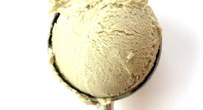 Мороженое с кокосом и авокадо