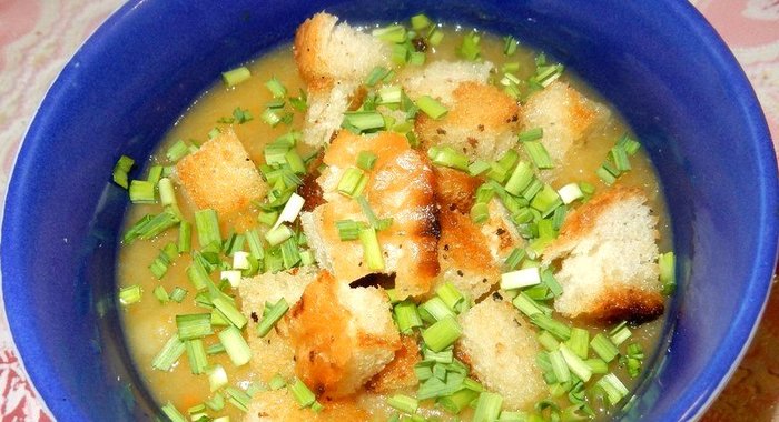 Овощной суп-пюре с гренками