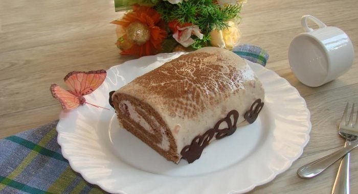 Шоколадный бисквитный рулет