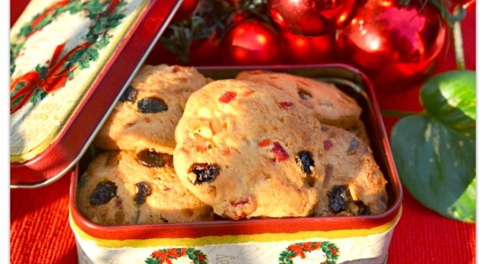 Рождественское печенье с цукатами и орехами